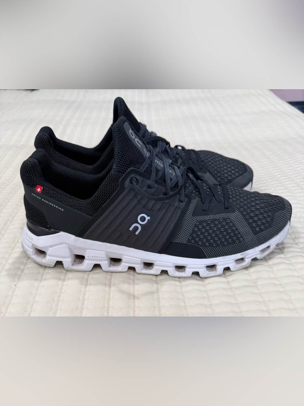 On cloud Running Men's black and White Cloudtech Athletic Sneakers